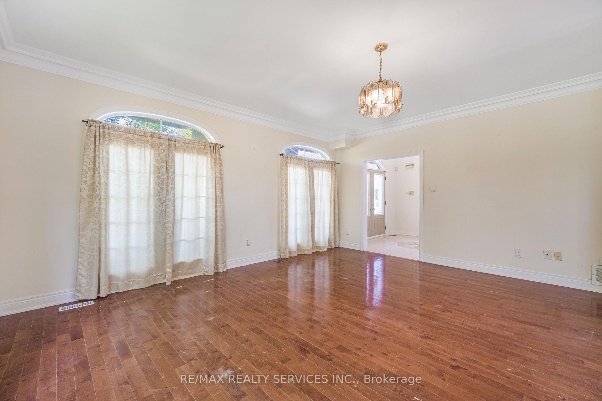 Photo 18 of 135 Spruce Avenue, Richmond Hill, South Richvale — HOMEH