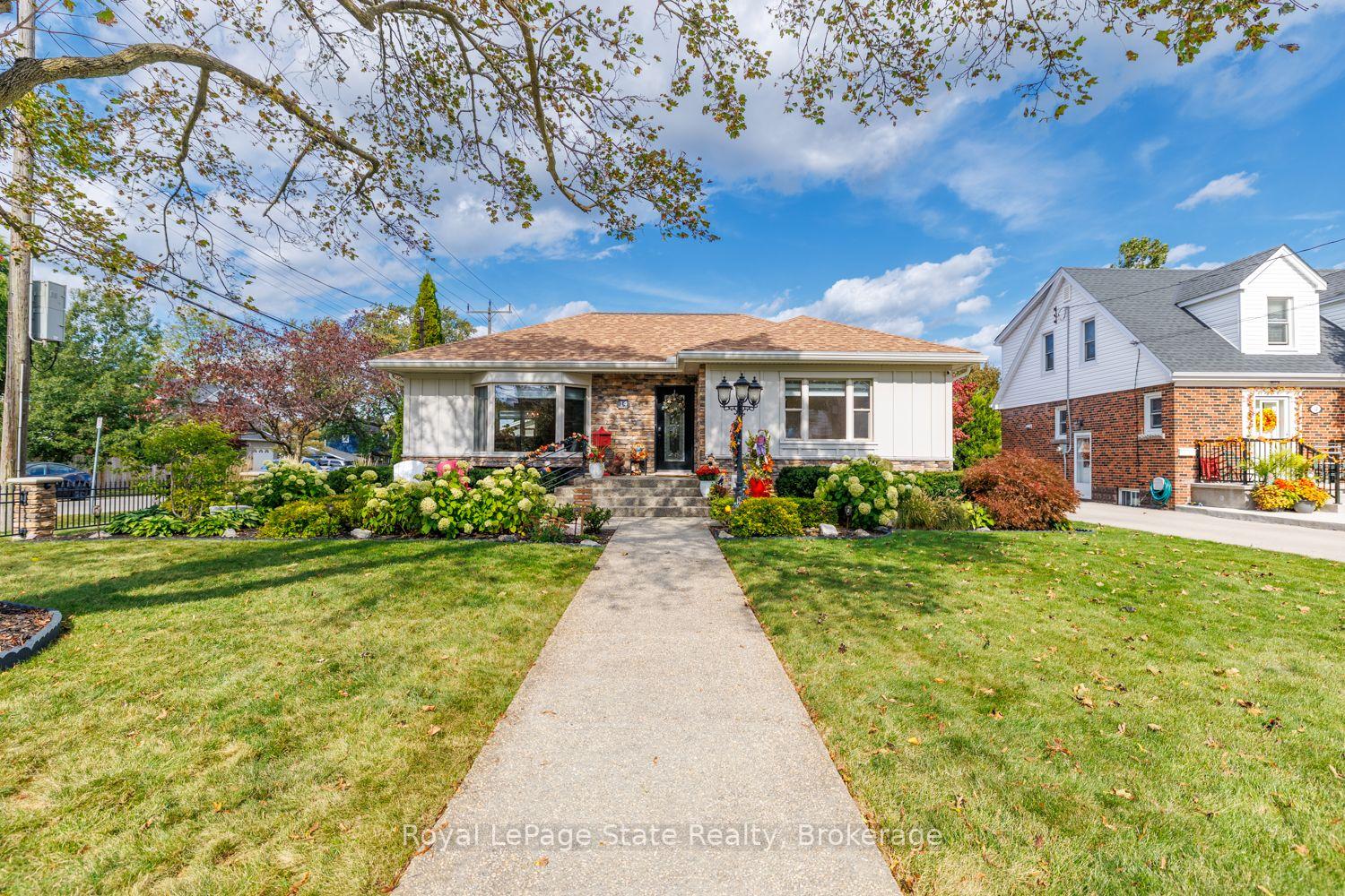 Photo 2 of 14 Charles Street, Hamilton, Stoney Creek — HOMEH