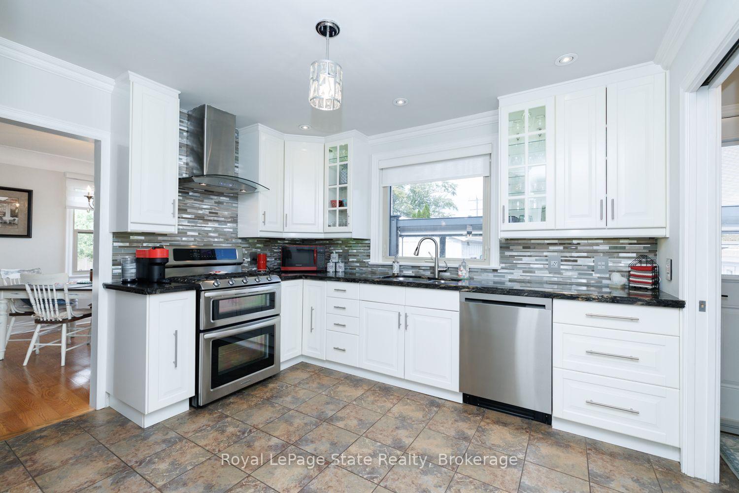 Photo 16 of 14 Charles Street, Hamilton, Stoney Creek — HOMEH