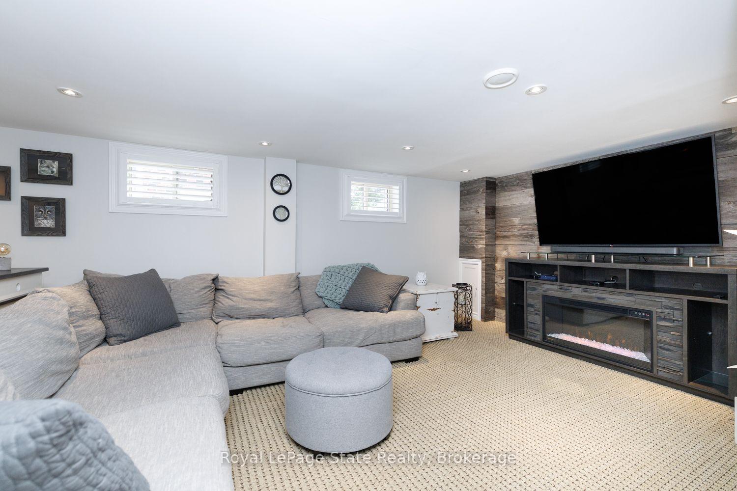 Photo 24 of 14 Charles Street, Hamilton, Stoney Creek — HOMEH