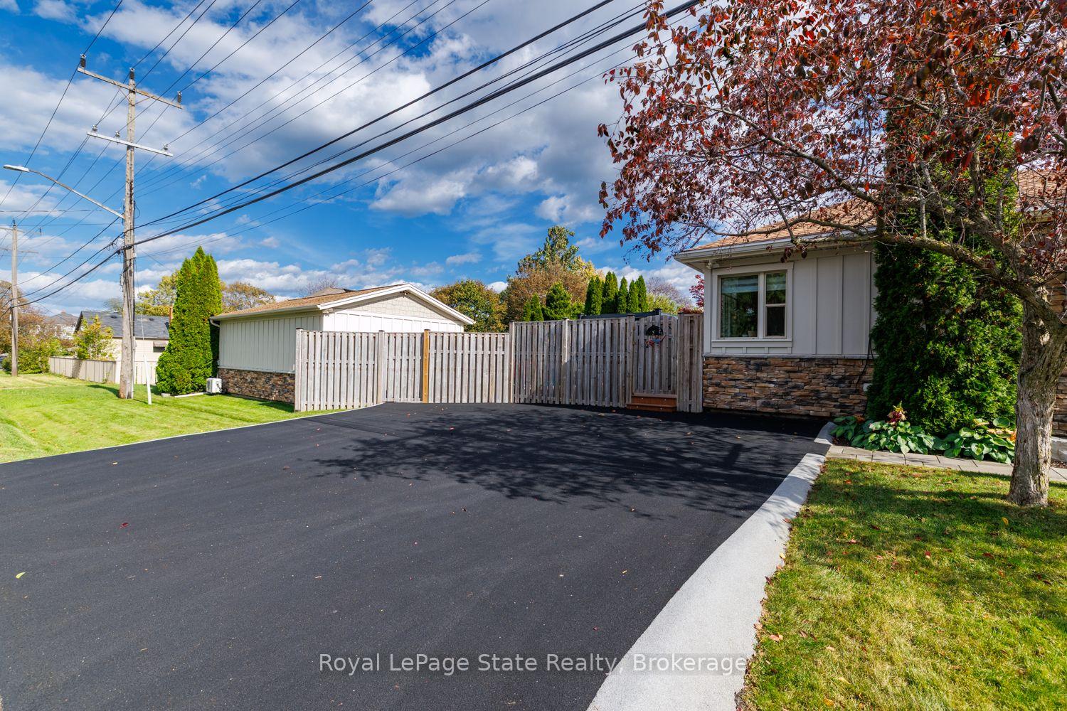 Photo 32 of 14 Charles Street, Hamilton, Stoney Creek — HOMEH