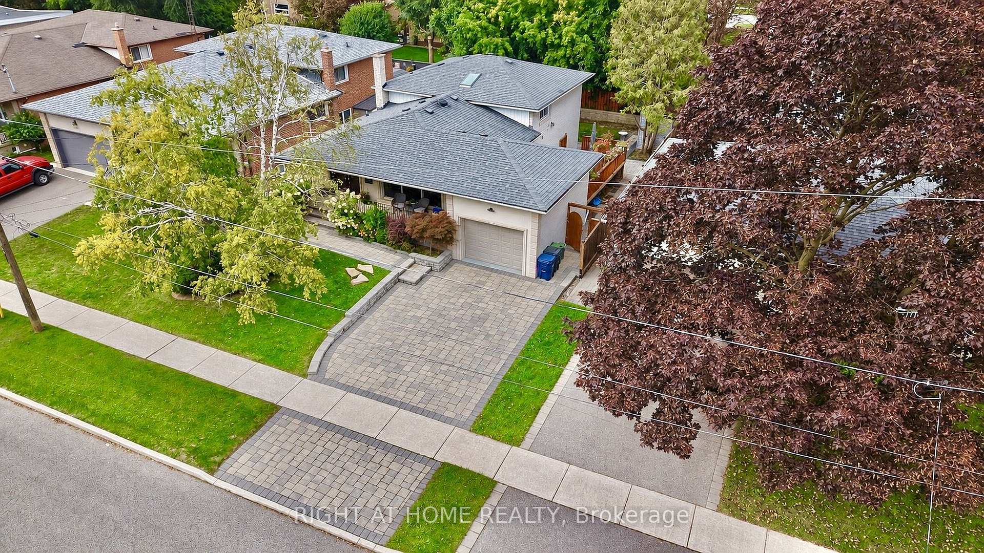 Photo 2 of 24 Stonedene Boulevard, North York, Westminster-Branson — HOMEH