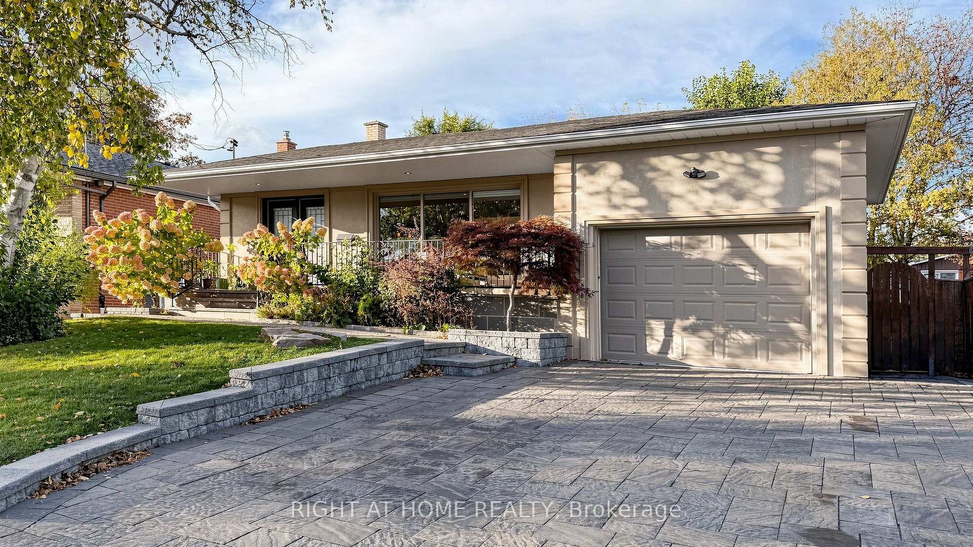 Photo 3 of 24 Stonedene Boulevard, North York, Westminster-Branson — HOMEH