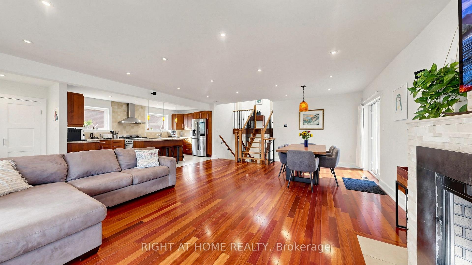 Photo 12 of 24 Stonedene Boulevard, North York, Westminster-Branson — HOMEH
