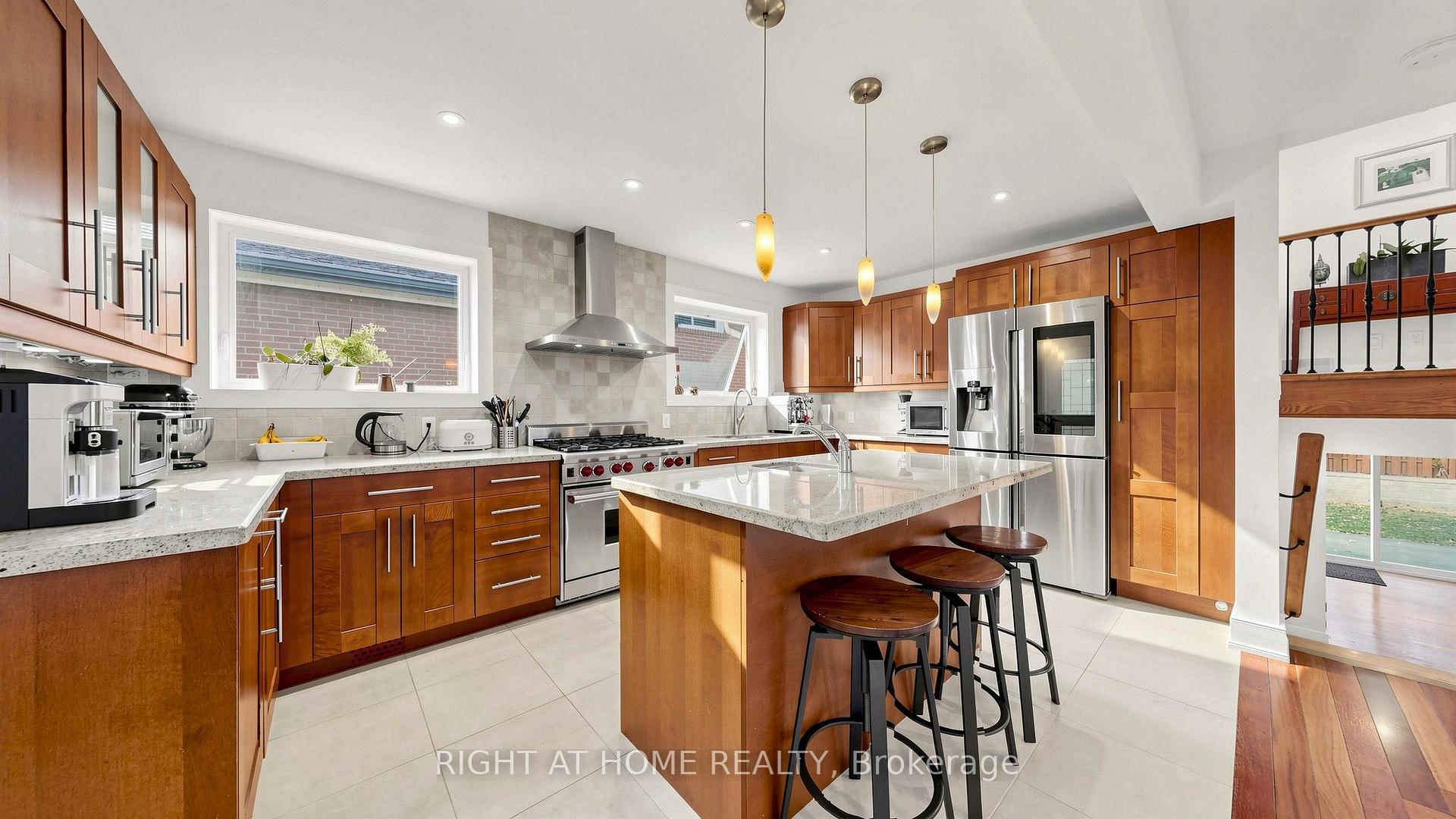 Photo 15 of 24 Stonedene Boulevard, North York, Westminster-Branson — HOMEH