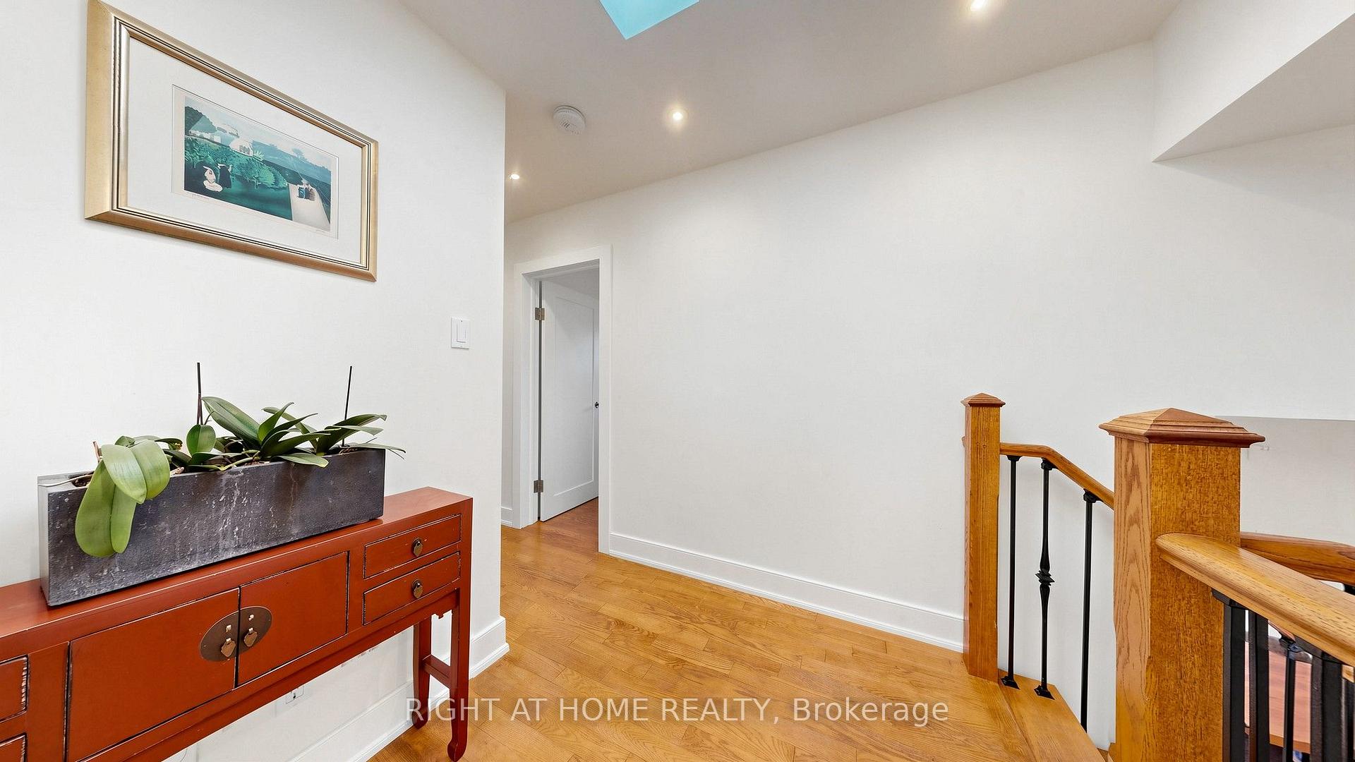 Photo 19 of 24 Stonedene Boulevard, North York, Westminster-Branson — HOMEH