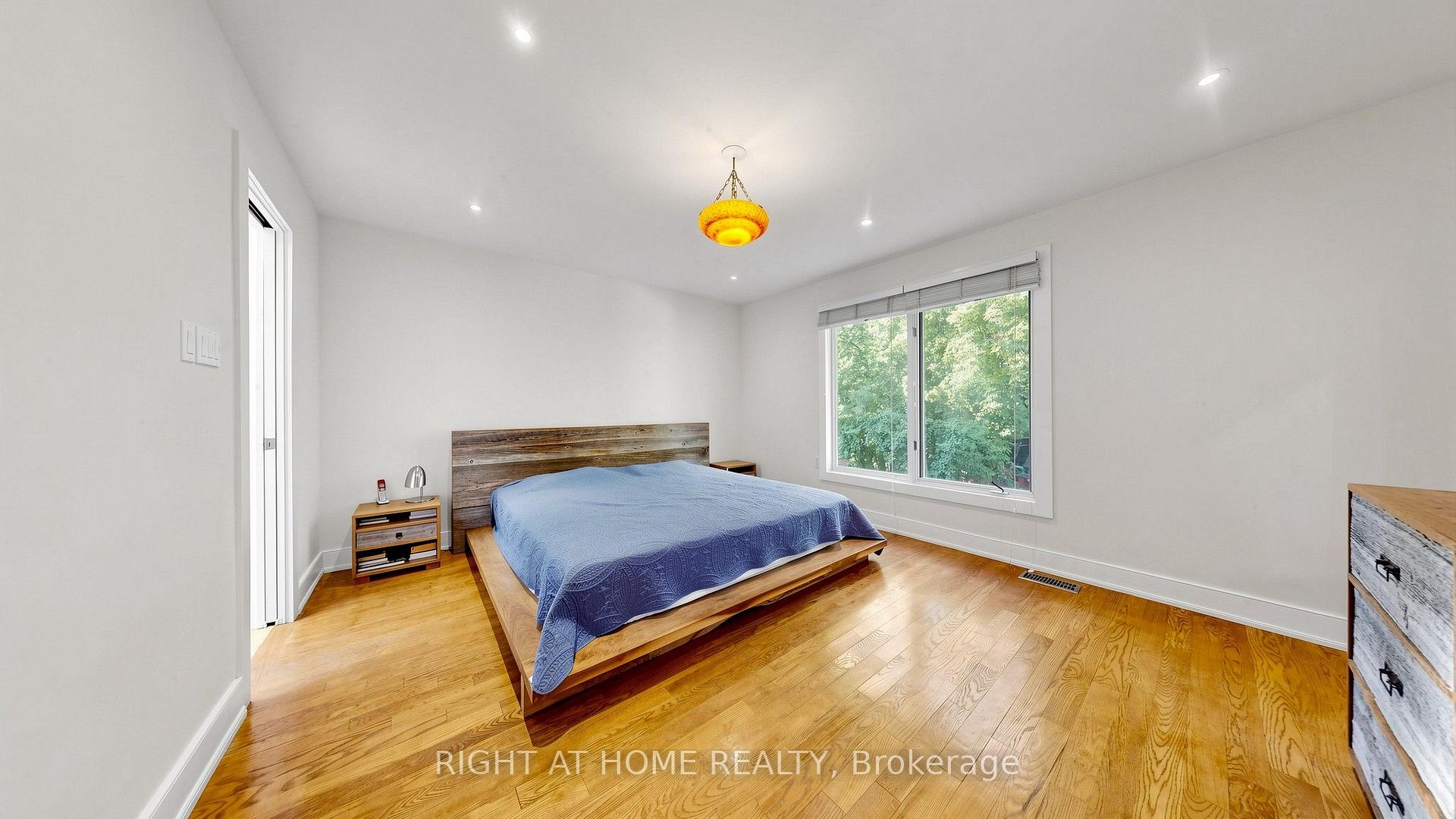Photo 20 of 24 Stonedene Boulevard, North York, Westminster-Branson — HOMEH