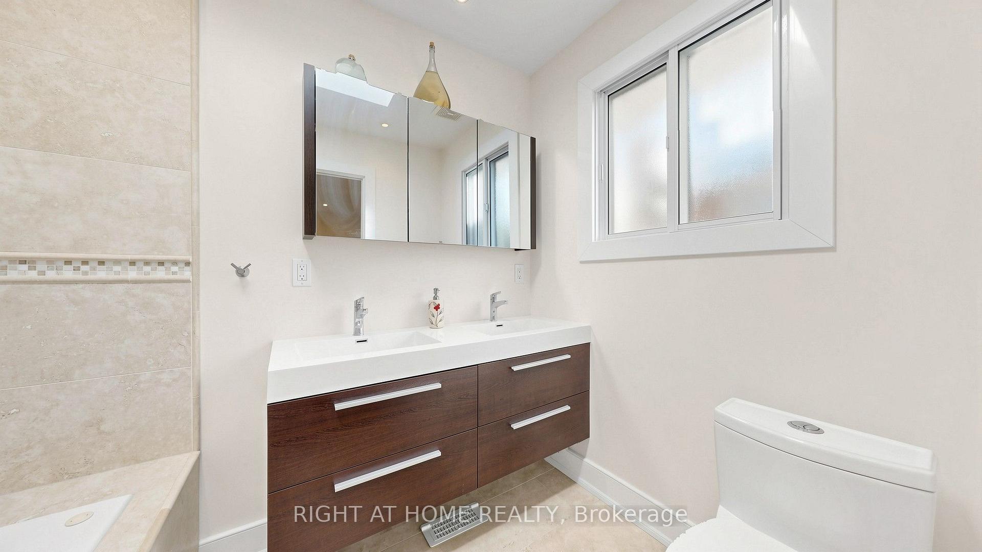 Photo 22 of 24 Stonedene Boulevard, North York, Westminster-Branson — HOMEH