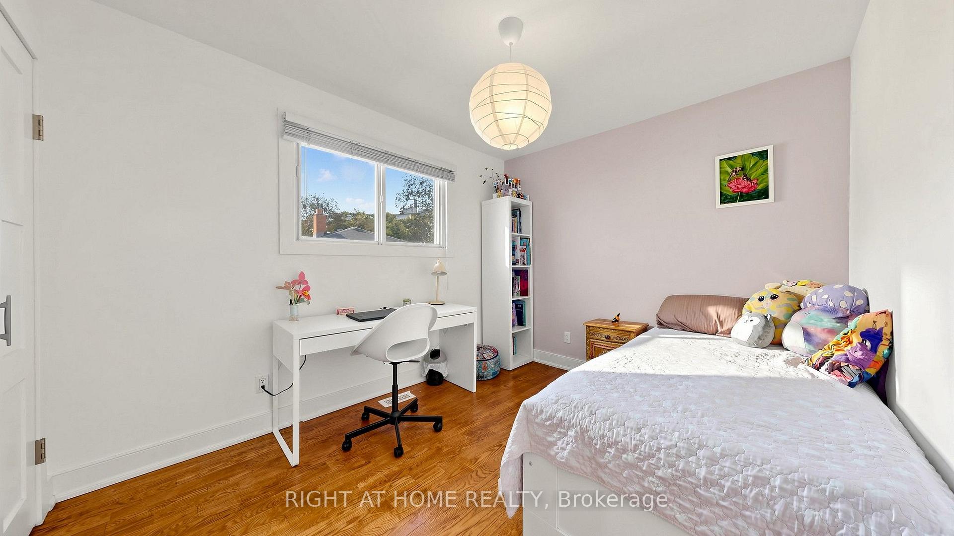 Photo 23 of 24 Stonedene Boulevard, North York, Westminster-Branson — HOMEH