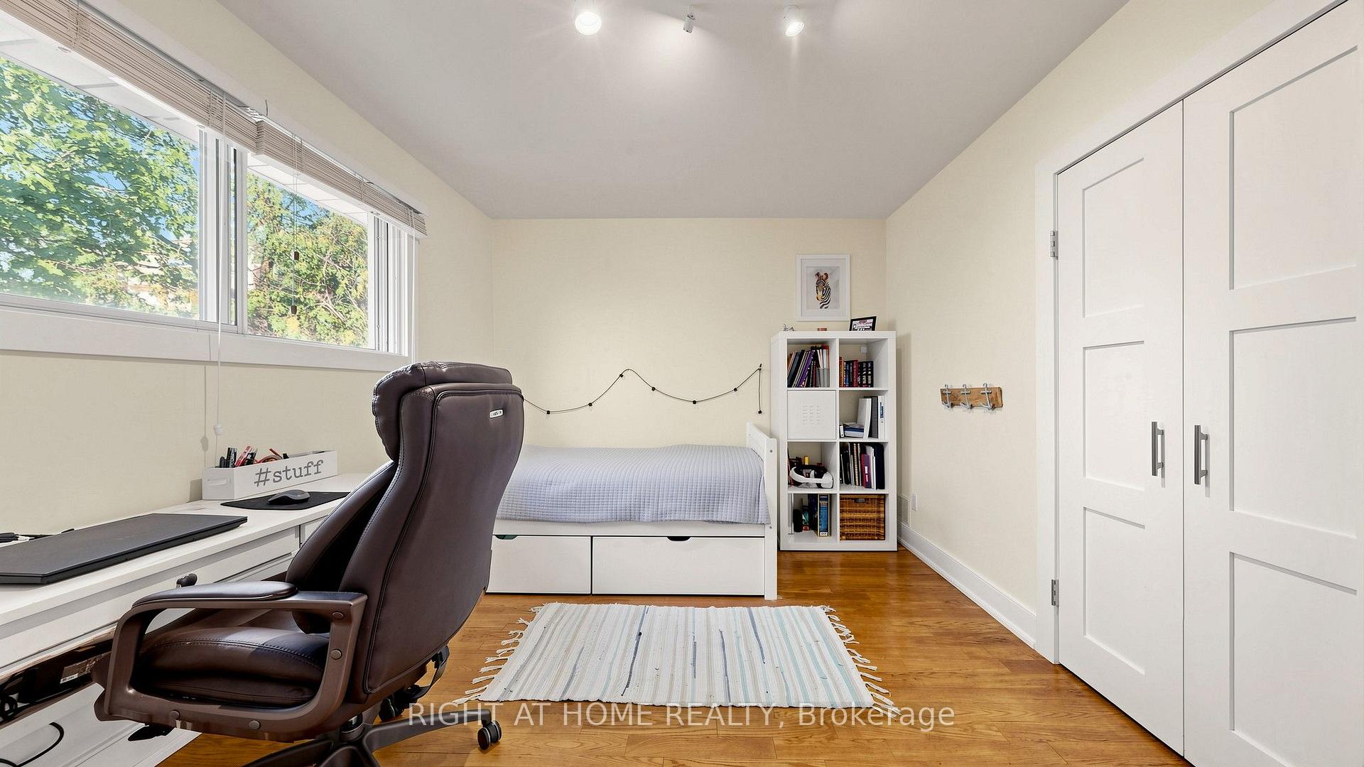 Photo 26 of 24 Stonedene Boulevard, North York, Westminster-Branson — HOMEH