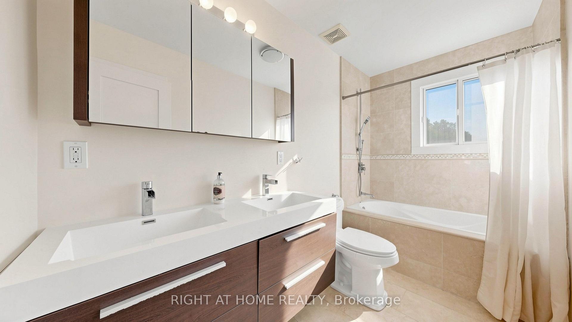 Photo 27 of 24 Stonedene Boulevard, North York, Westminster-Branson — HOMEH