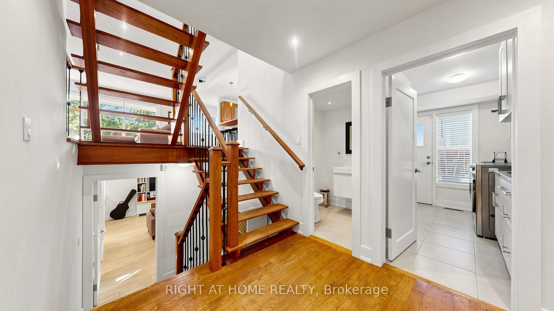 Photo 28 of 24 Stonedene Boulevard, North York, Westminster-Branson — HOMEH