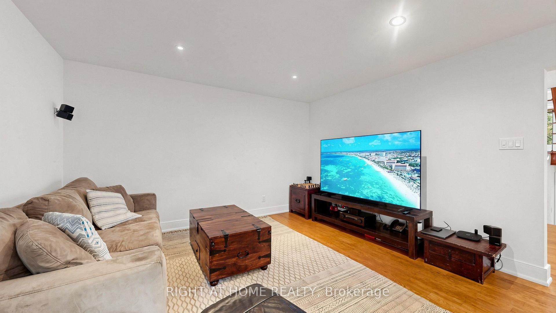 Photo 29 of 24 Stonedene Boulevard, North York, Westminster-Branson — HOMEH