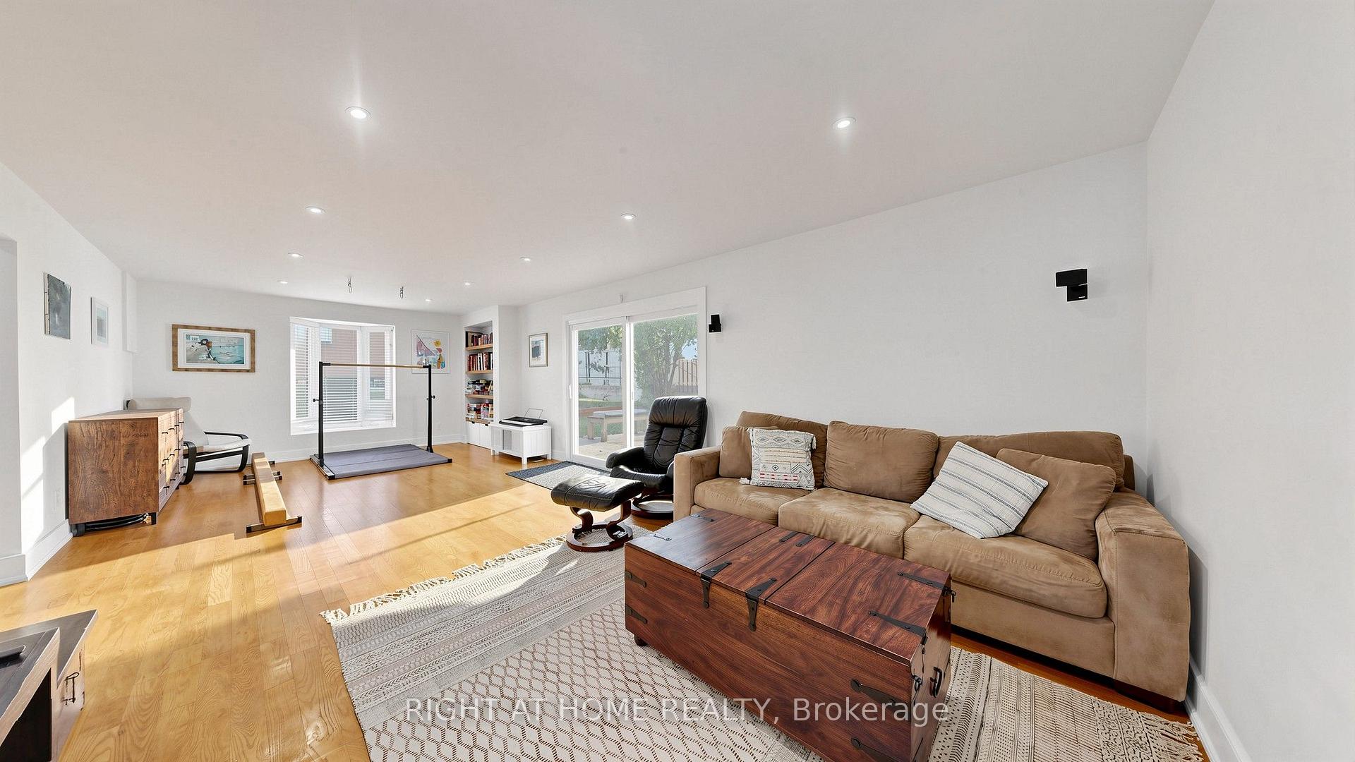 Photo 30 of 24 Stonedene Boulevard, North York, Westminster-Branson — HOMEH