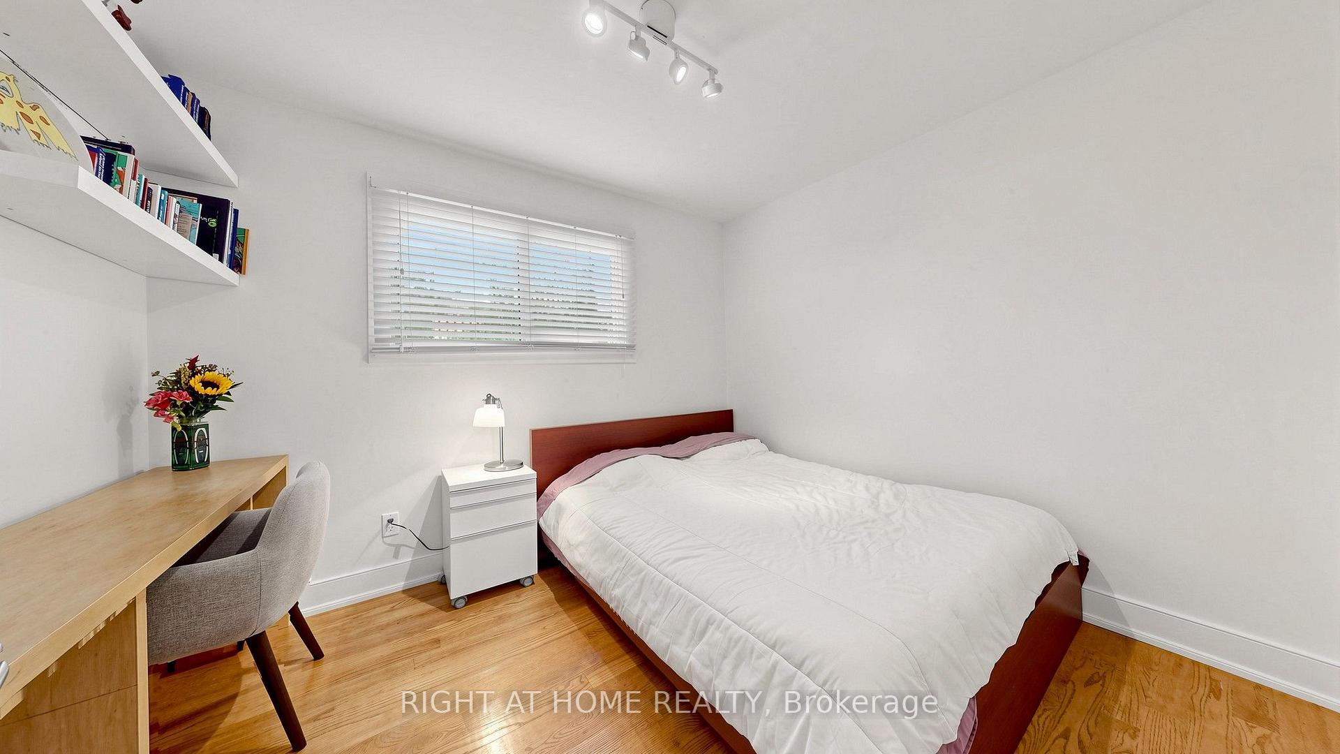 Photo 32 of 24 Stonedene Boulevard, North York, Westminster-Branson — HOMEH