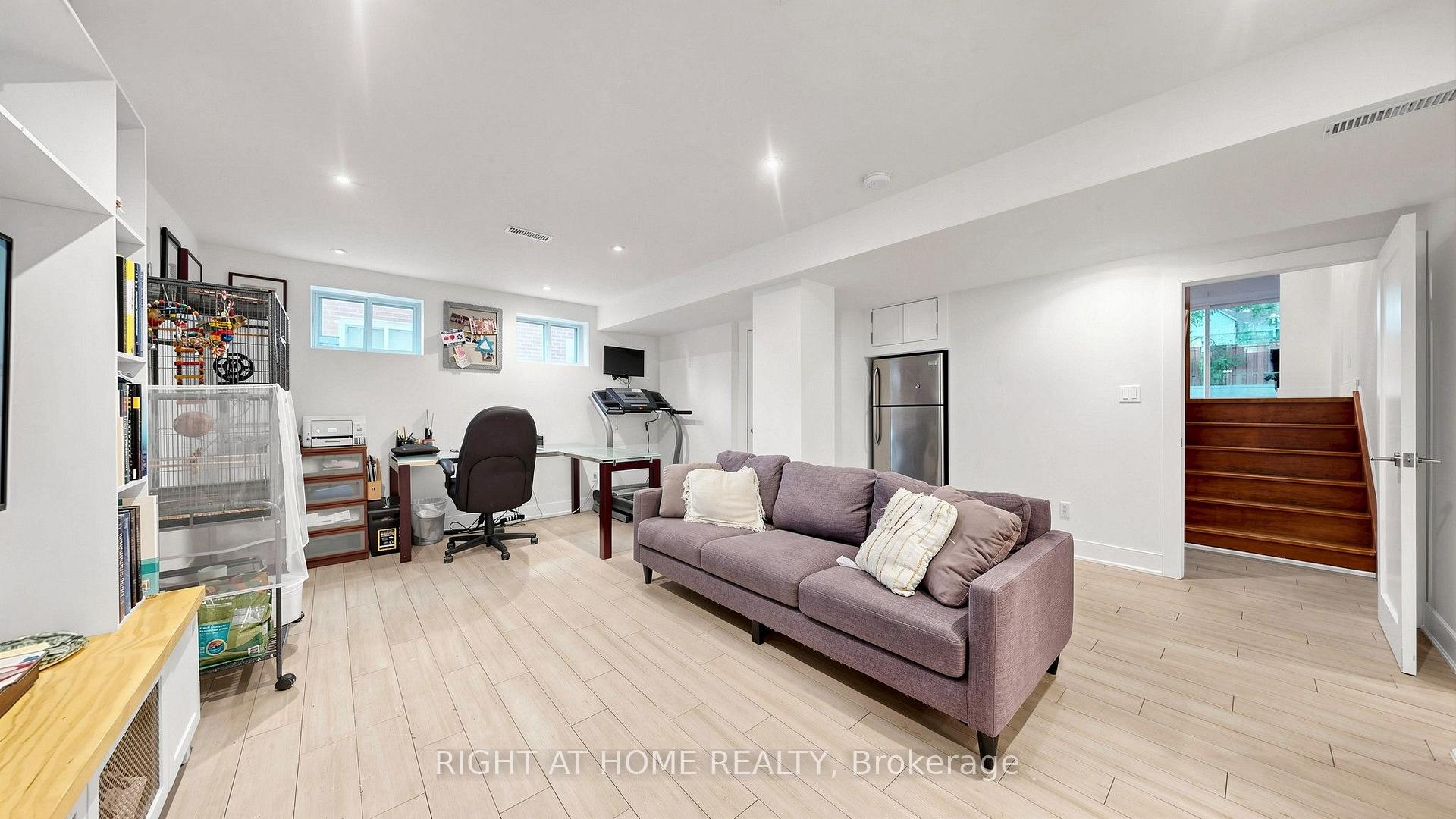 Photo 35 of 24 Stonedene Boulevard, North York, Westminster-Branson — HOMEH