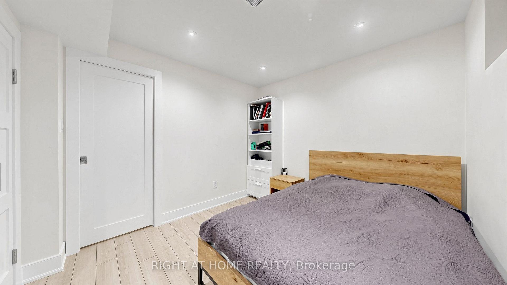 Photo 40 of 24 Stonedene Boulevard, North York, Westminster-Branson — HOMEH