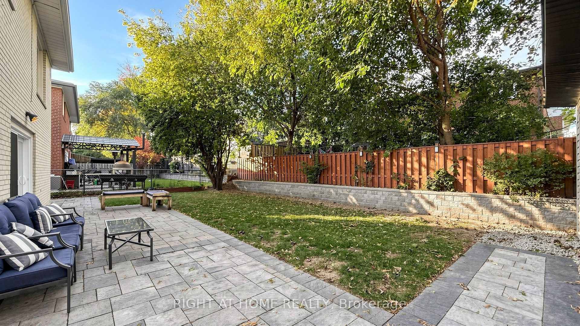 Photo 43 of 24 Stonedene Boulevard, North York, Westminster-Branson — HOMEH