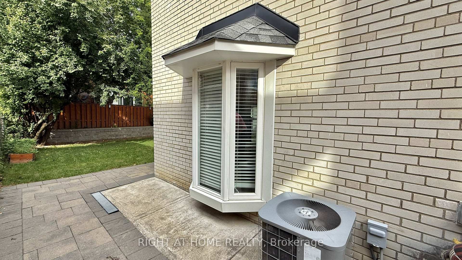 Photo 49 of 24 Stonedene Boulevard, North York, Westminster-Branson — HOMEH