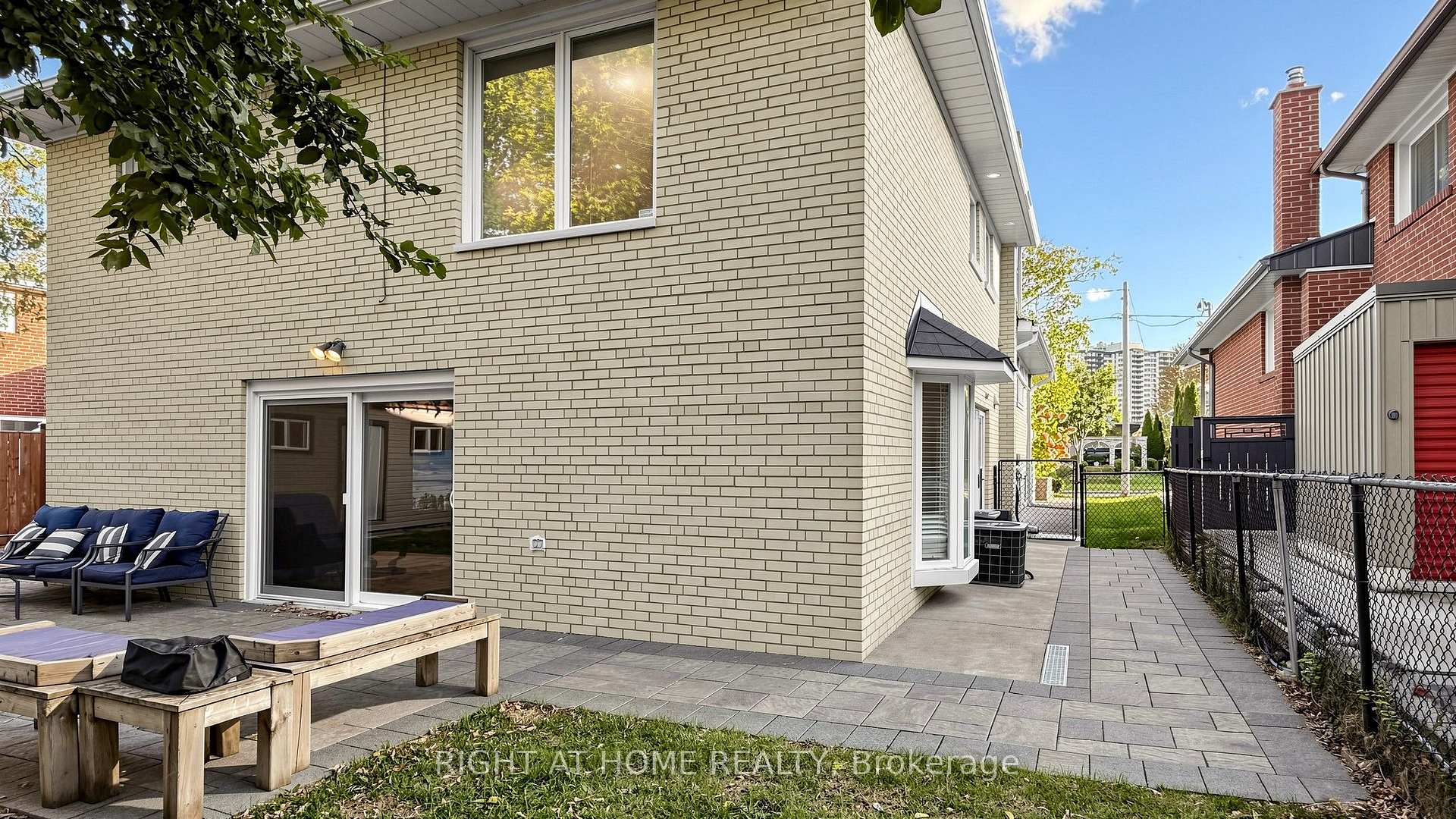 Photo 50 of 24 Stonedene Boulevard, North York, Westminster-Branson — HOMEH