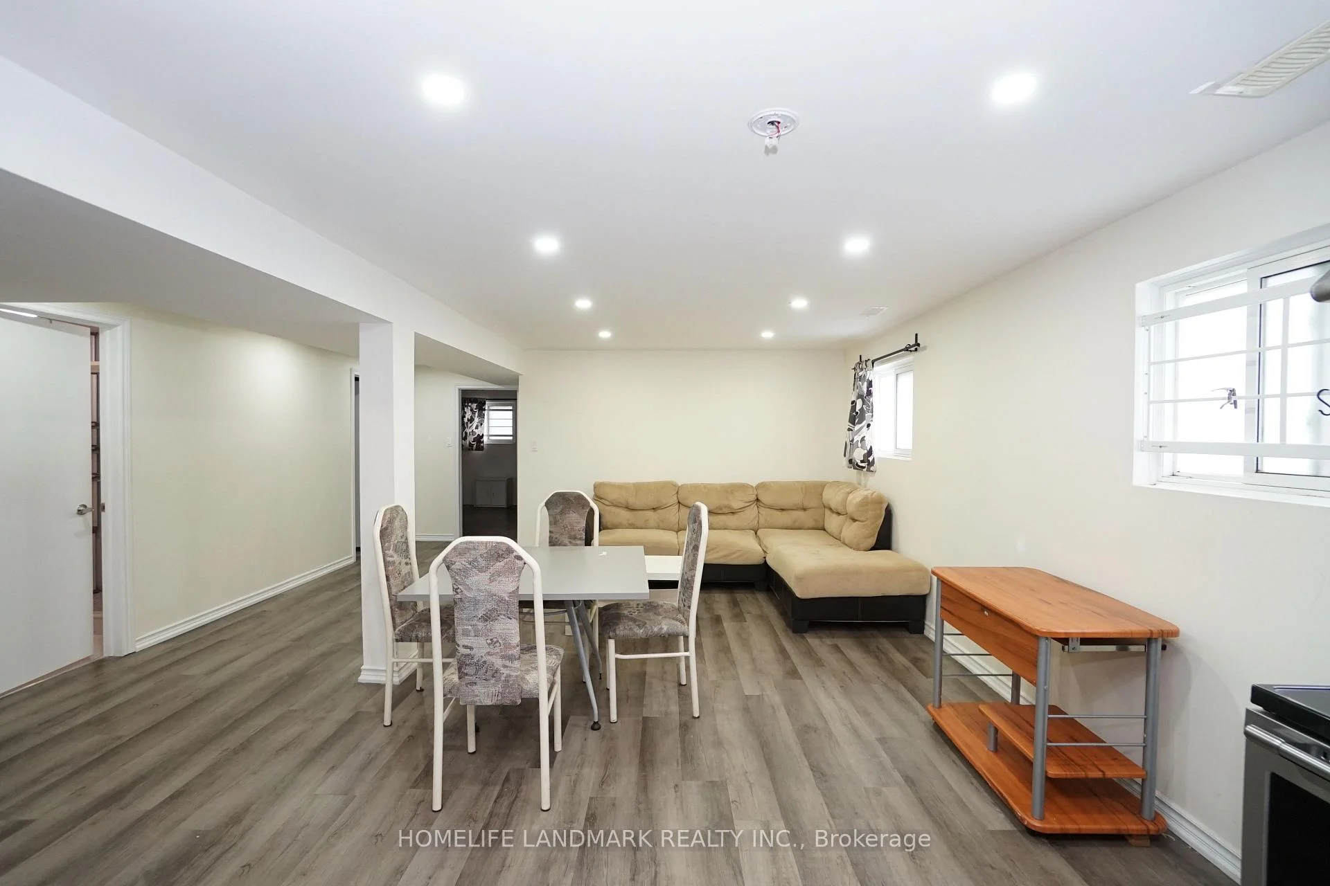 Photo 2 of Unit Basement, 8 Chalet Road, North York, Pleasant View — HOMEH