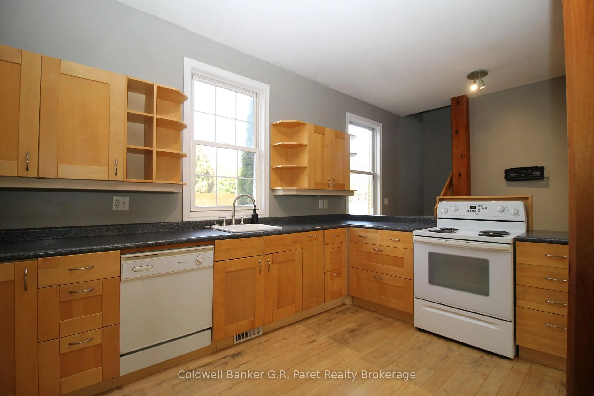 Photo 19 of 340 Riverside Drive, London, North N — HOMEH
