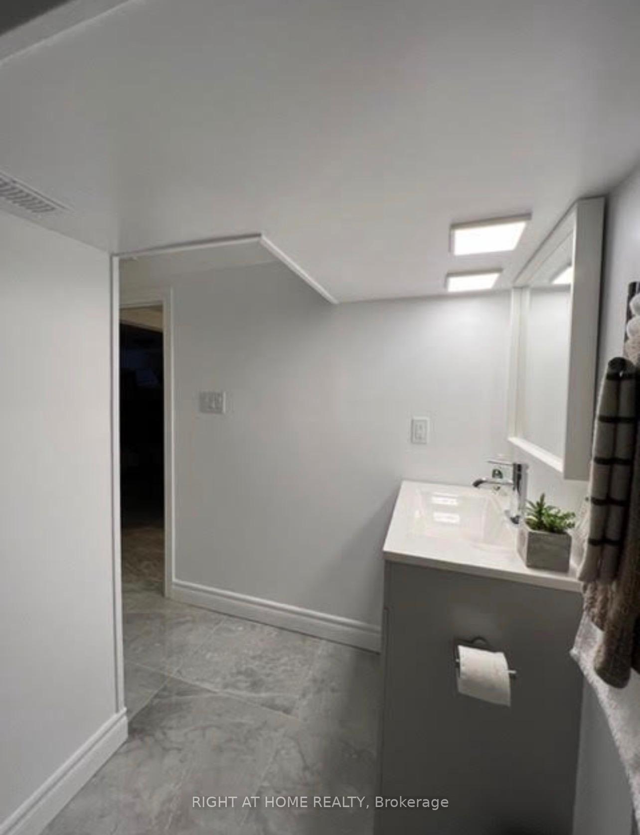 Photo 5 of Unit Lower unit, 96 Simcoe Street, Brock, Beaverton — HOMEH