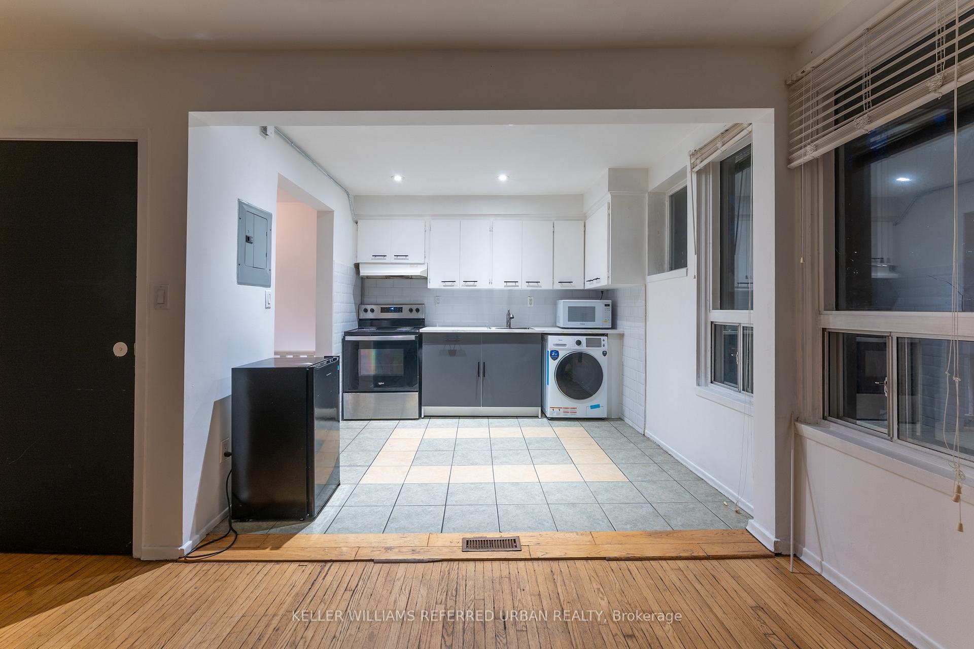 Photo 2 of Unit Upper, 716 Lansdowne Avenue, Toronto, Dovercourt-Wallace Emerson-Junction — HOMEH