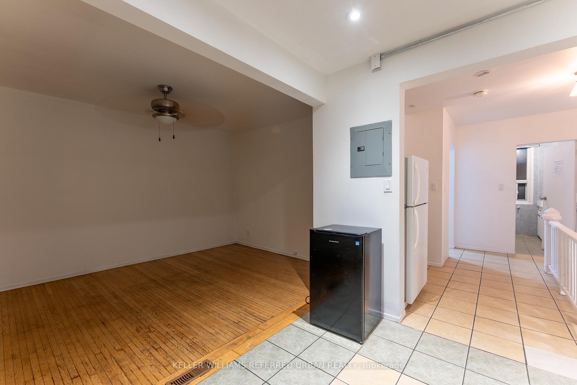 Photo 3 of Unit Upper, 716 Lansdowne Avenue, Toronto, Dovercourt-Wallace Emerson-Junction — HOMEH