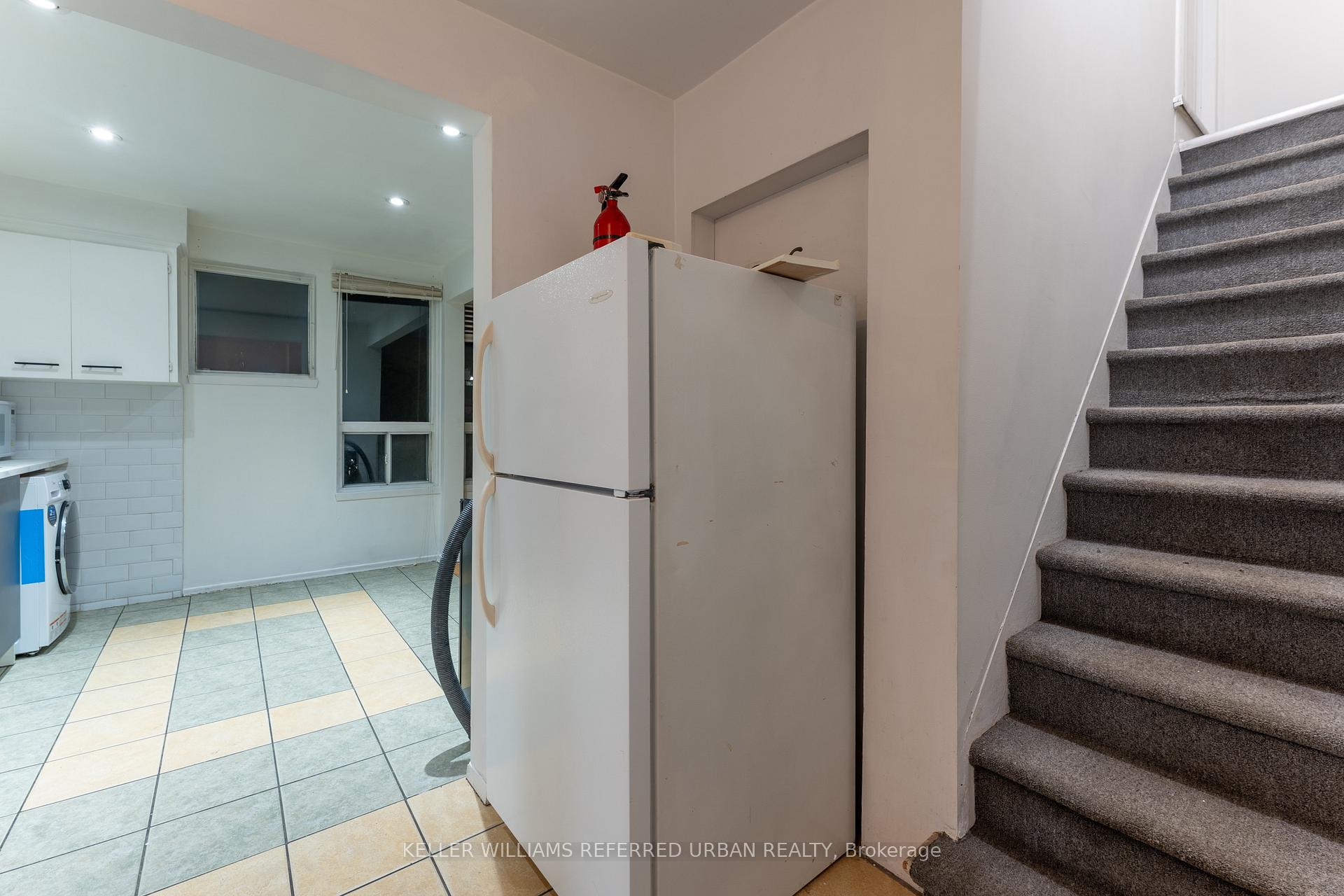 Photo 4 of Unit Upper, 716 Lansdowne Avenue, Toronto, Dovercourt-Wallace Emerson-Junction — HOMEH