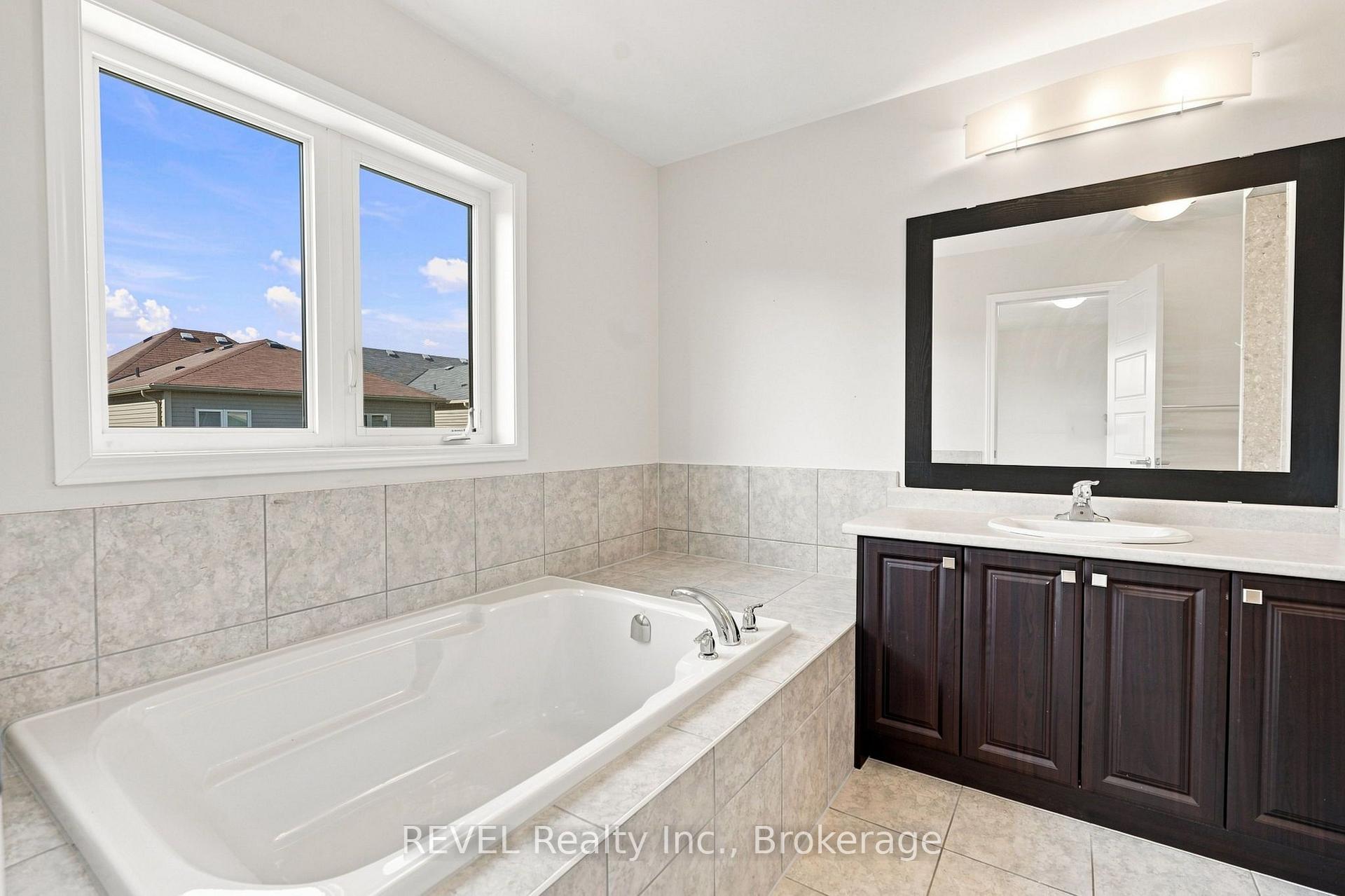 Photo 33 of 59 Alexandra Drive, Thorold, Hurricane/Merrittville — HOMEH