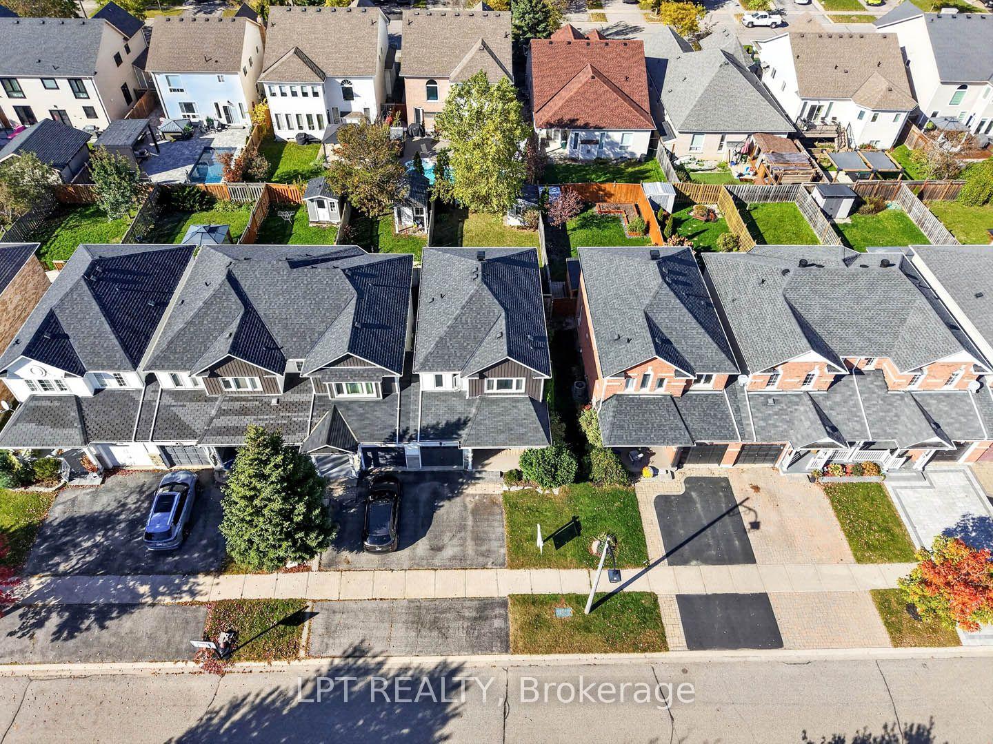 Photo 4 of 32 Primeau Avenue, Whitby, Brooklin — HOMEH