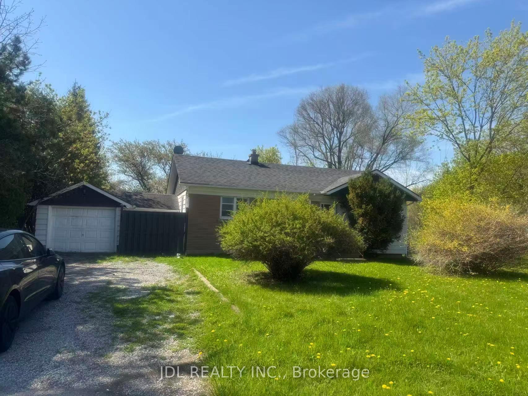 Photo of 555 Wellington Street W