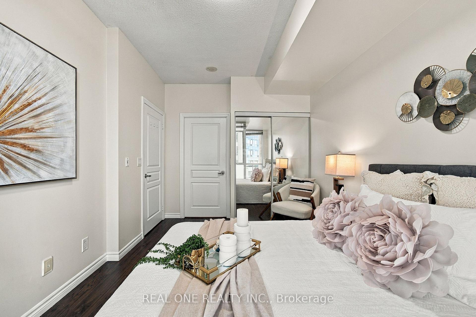 Photo 5 of Unit 1611, 225 Webb Drive, Mississauga, City Centre — HOMEH