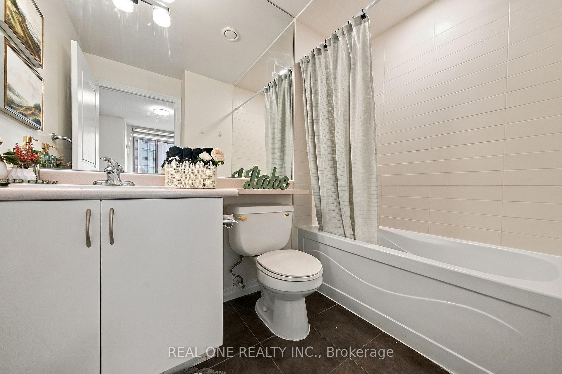 Photo 6 of Unit 1611, 225 Webb Drive, Mississauga, City Centre — HOMEH