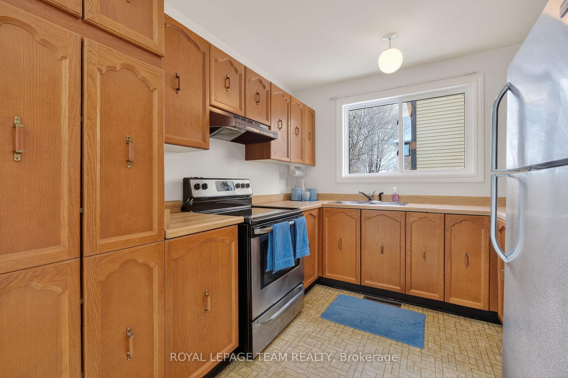 Photo 7 of 97 Huntsman Crescent, Ottawa, Kanata - Bridlewood — HOMEH
