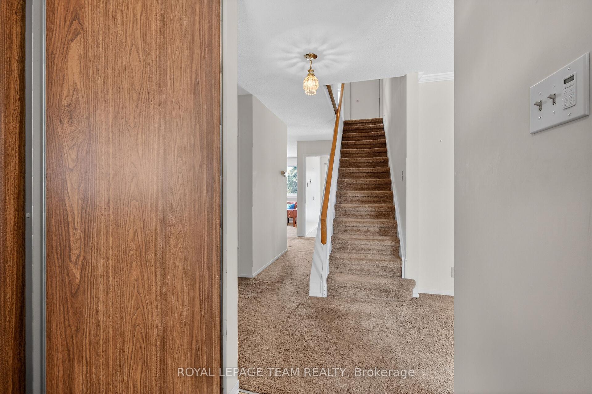 Photo 11 of 97 Huntsman Crescent, Ottawa, Kanata - Bridlewood — HOMEH