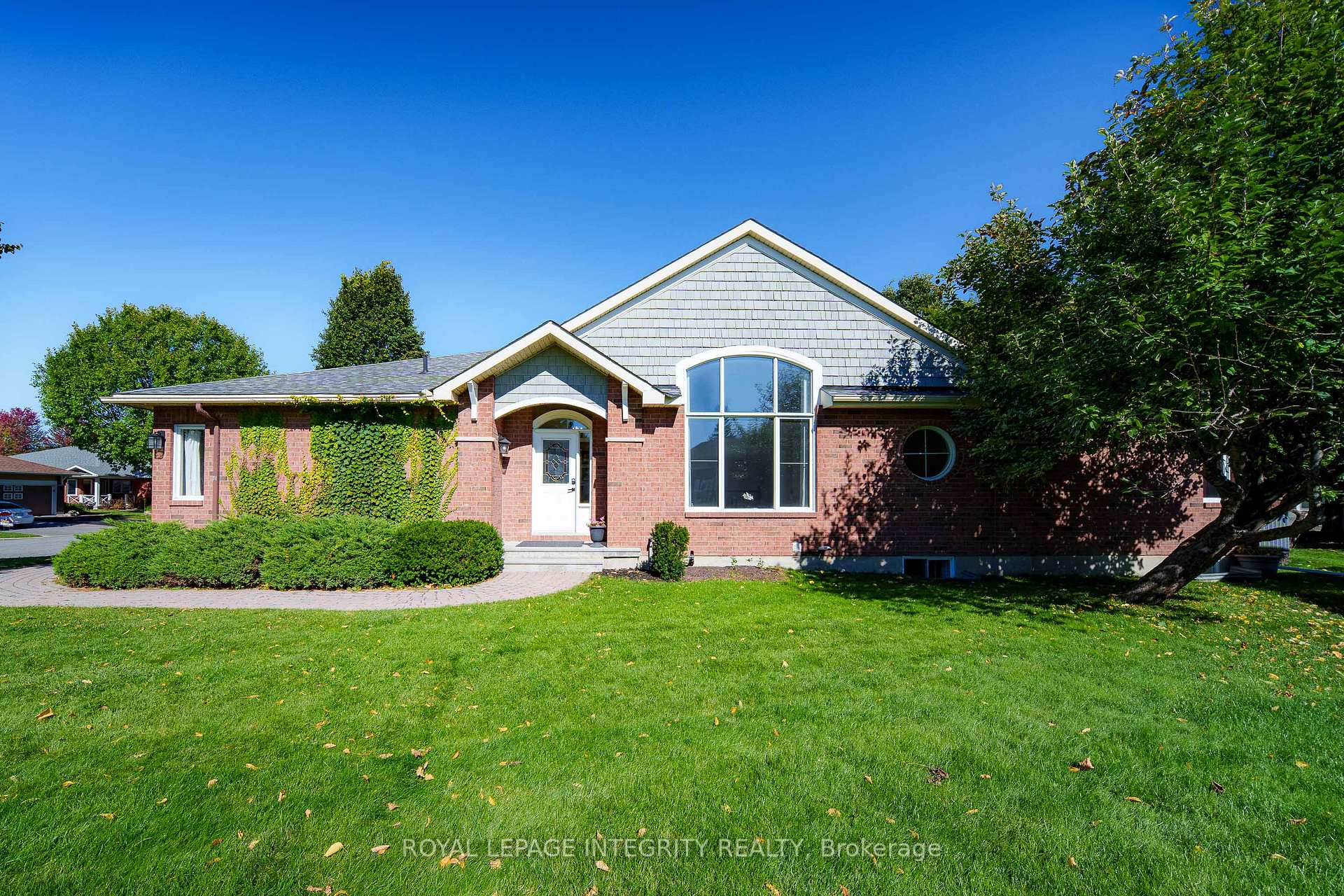 Photo 2 of 804 Hot Springs Way, Ottawa, Riverside South/Gloucester Glen — HOMEH