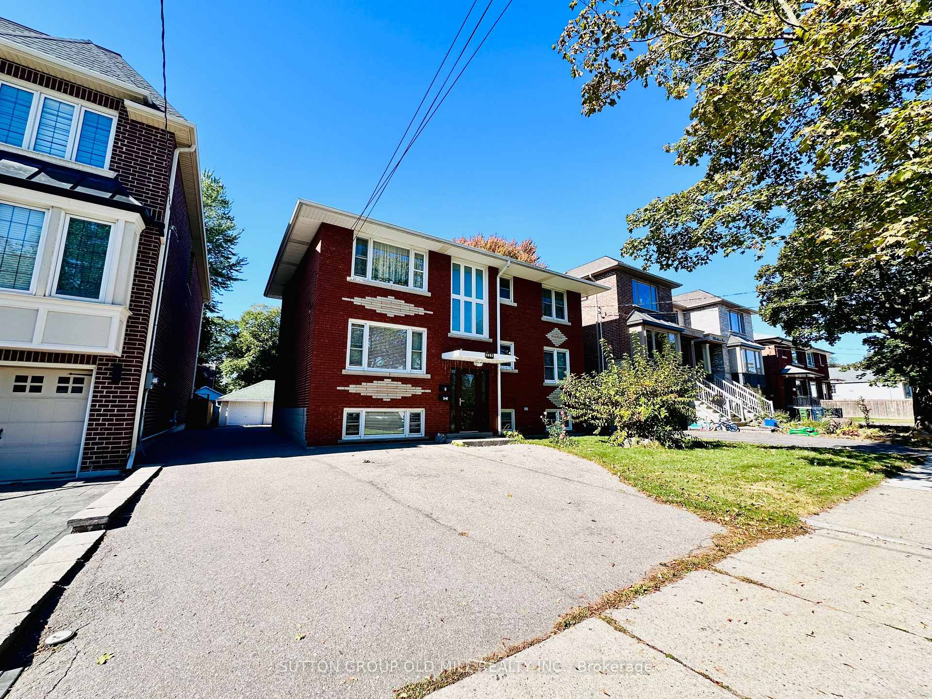 Photo 3 of 232 Aldercrest Road, Etobicoke, Alderwood — HOMEH