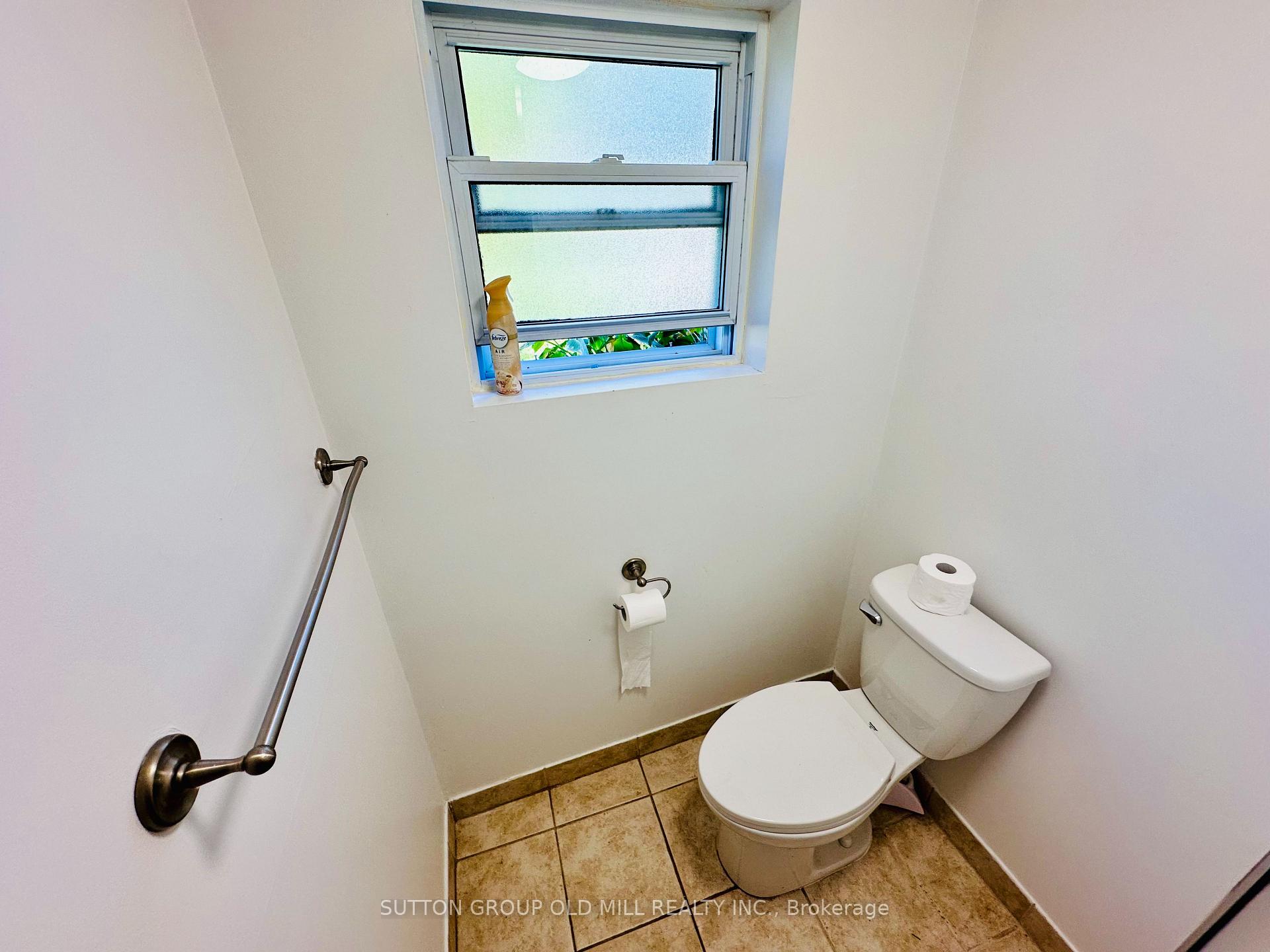 Photo 28 of 232 Aldercrest Road, Etobicoke, Alderwood — HOMEH