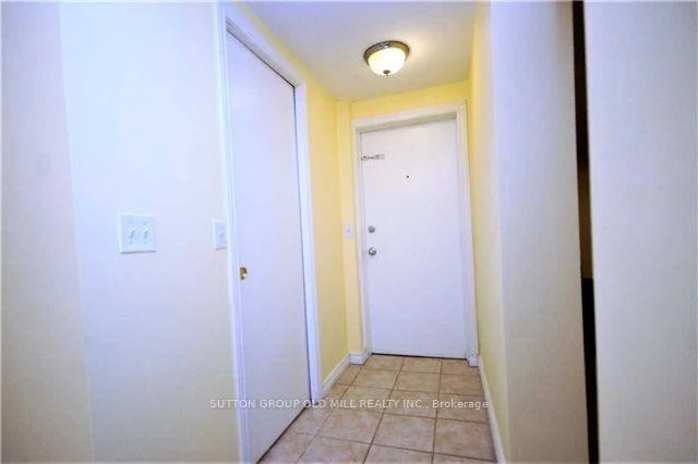 Photo 4 of 232 Aldercrest Road, Etobicoke, Alderwood — HOMEH
