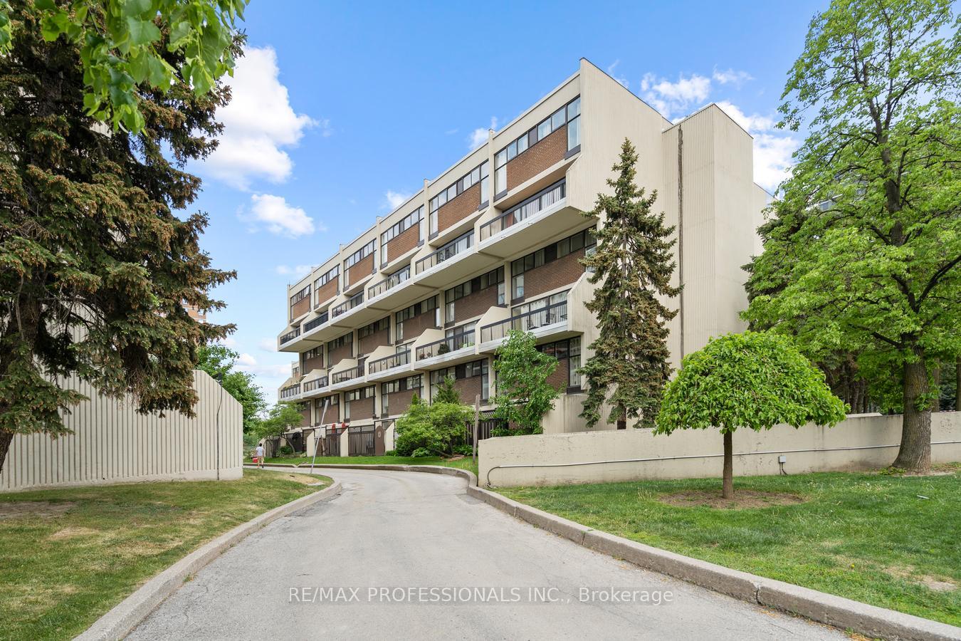 Photo 2 of Unit 339, 2 Valhalla Inn Road, Etobicoke, Islington-City Centre West — HOMEH