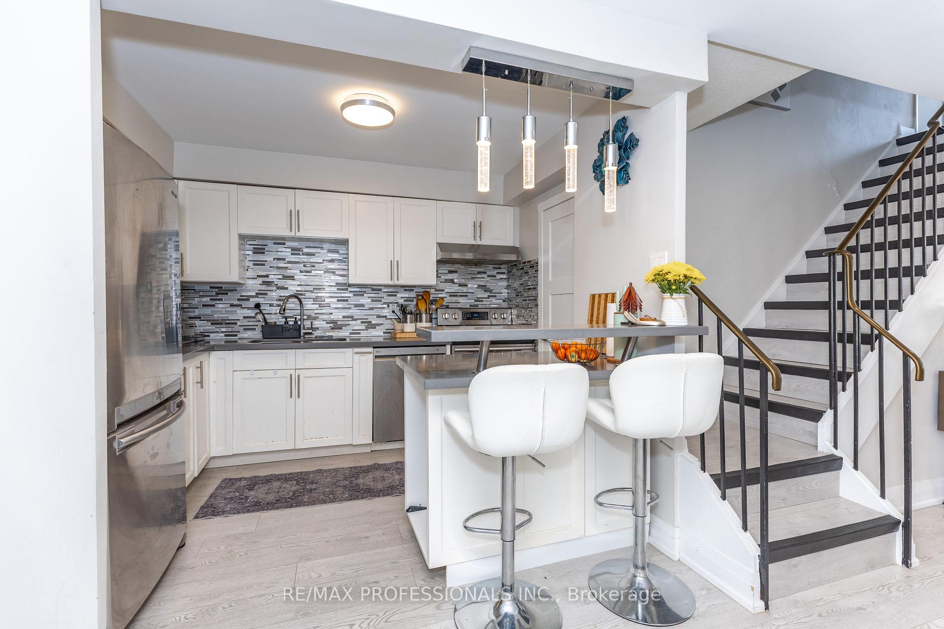 Photo 7 of Unit 339, 2 Valhalla Inn Road, Etobicoke, Islington-City Centre West — HOMEH
