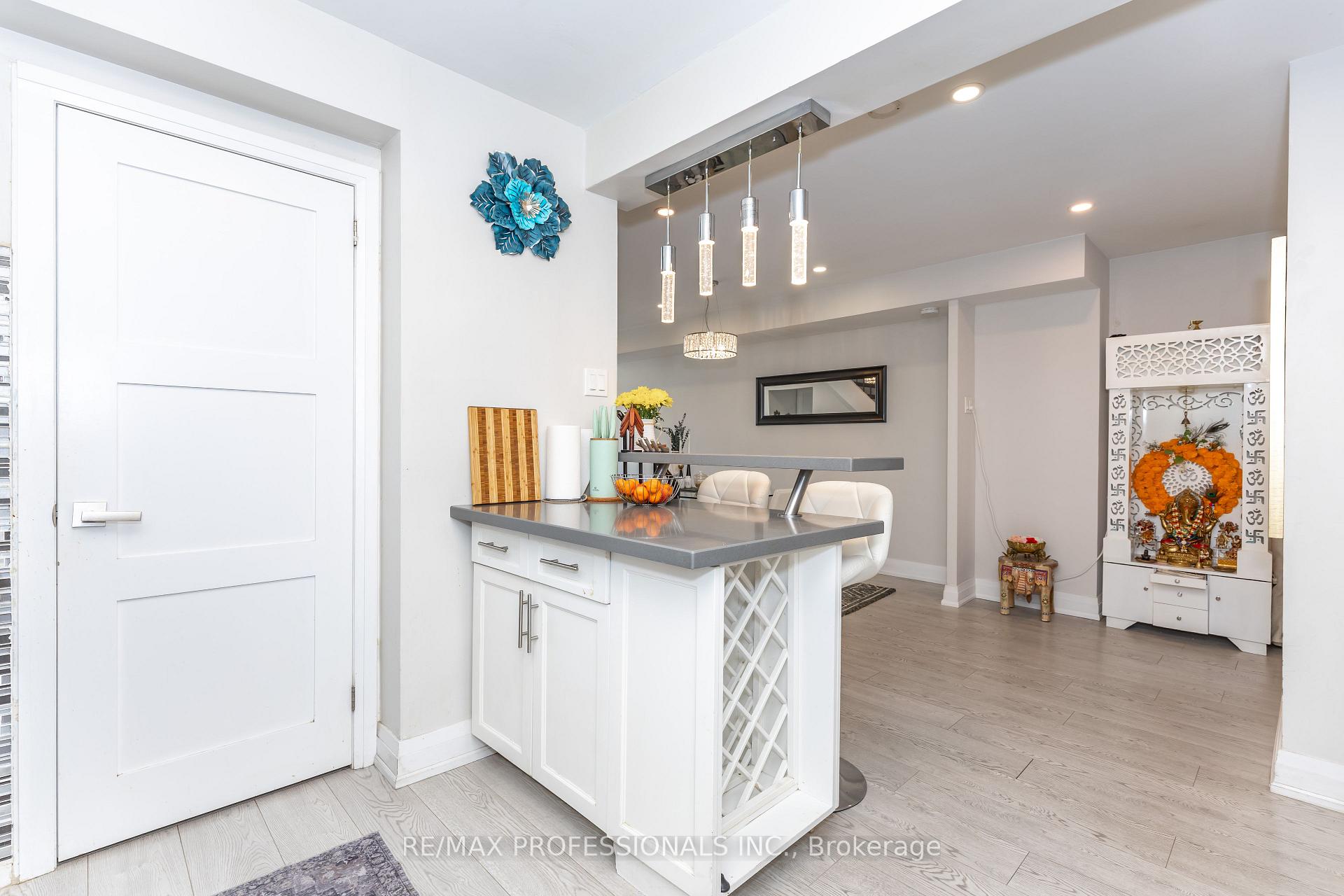Photo 8 of Unit 339, 2 Valhalla Inn Road, Etobicoke, Islington-City Centre West — HOMEH
