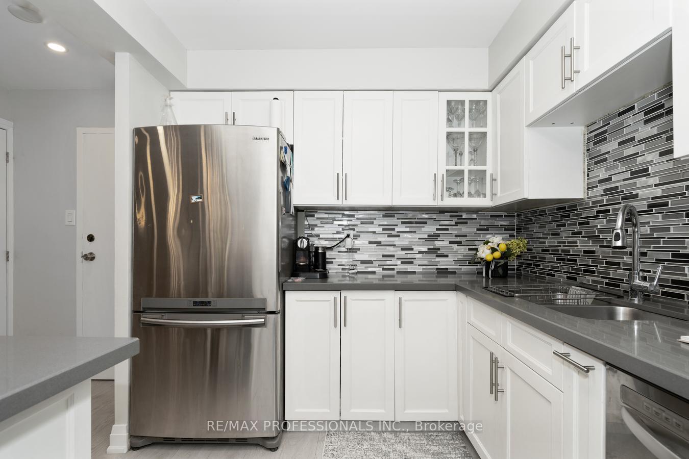 Photo 13 of Unit 339, 2 Valhalla Inn Road, Etobicoke, Islington-City Centre West — HOMEH