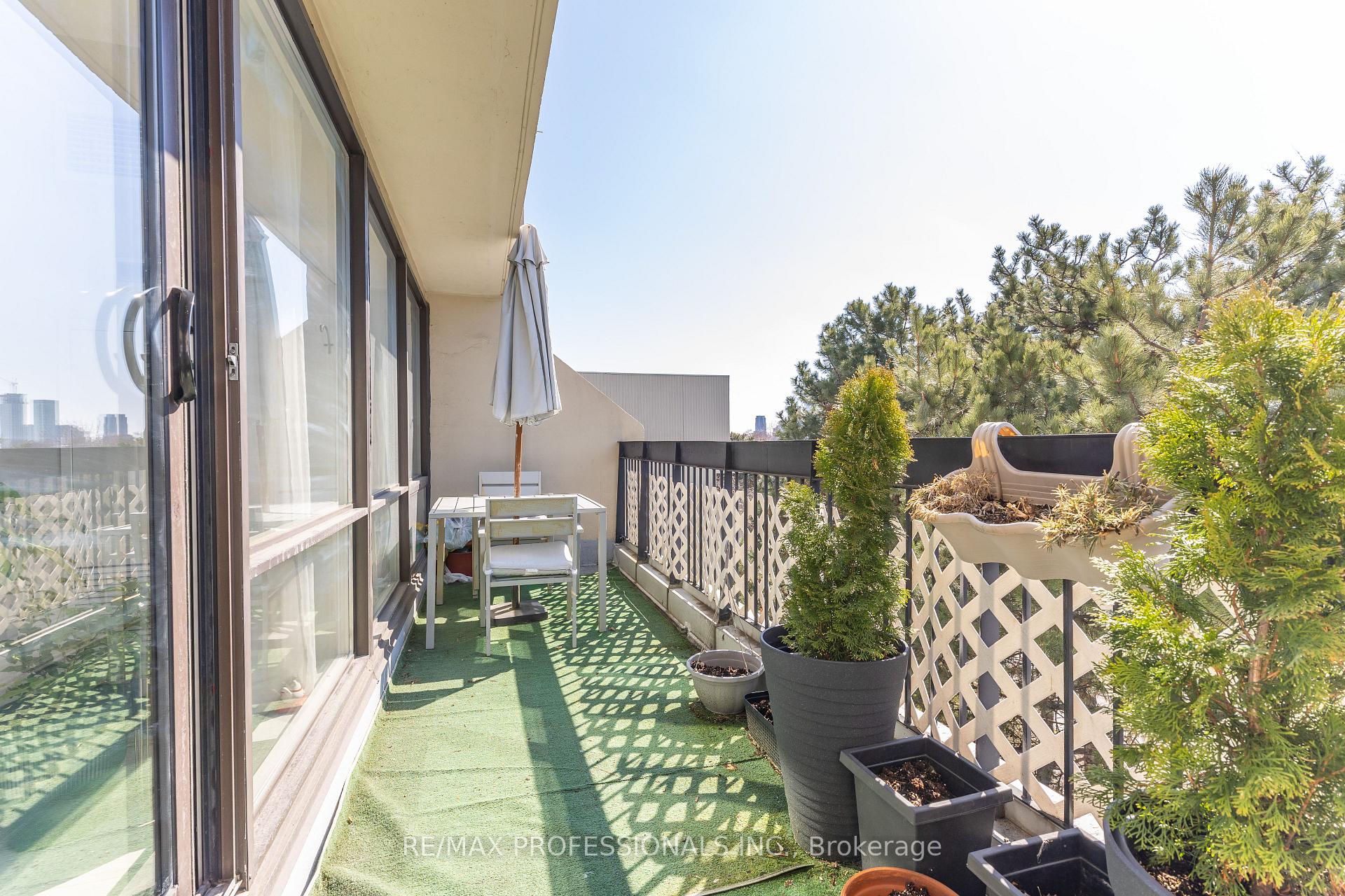 Photo 31 of Unit 339, 2 Valhalla Inn Road, Etobicoke, Islington-City Centre West — HOMEH