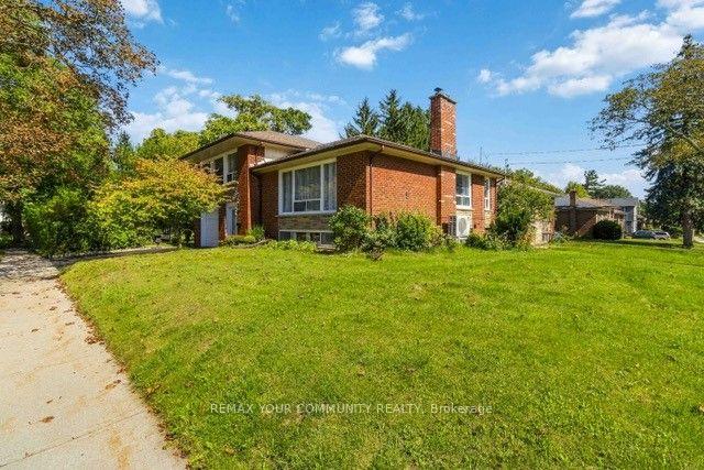 Photo 2 of 2 Munhall Road, Etobicoke, Humber Heights — HOMEH
