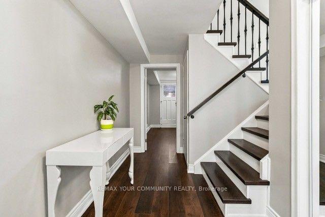 Photo 5 of 2 Munhall Road, Etobicoke, Humber Heights — HOMEH
