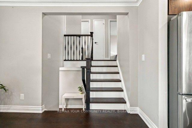 Photo 6 of 2 Munhall Road, Etobicoke, Humber Heights — HOMEH