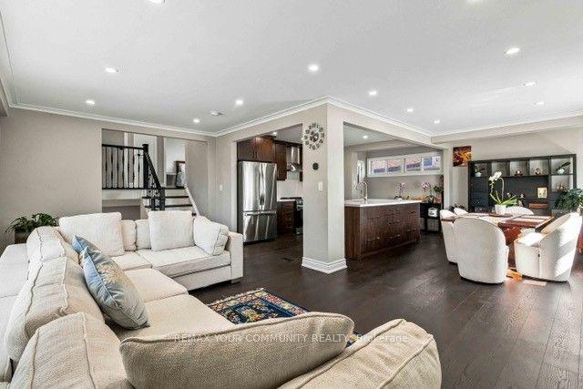 Photo 7 of 2 Munhall Road, Etobicoke, Humber Heights — HOMEH